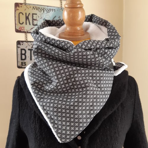 Echarpe petits motifs blancs