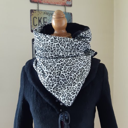 Echarpe léopard grise