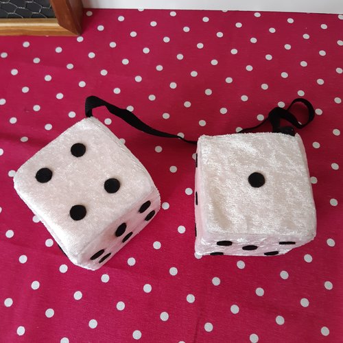 Fuzzy dices rose pale