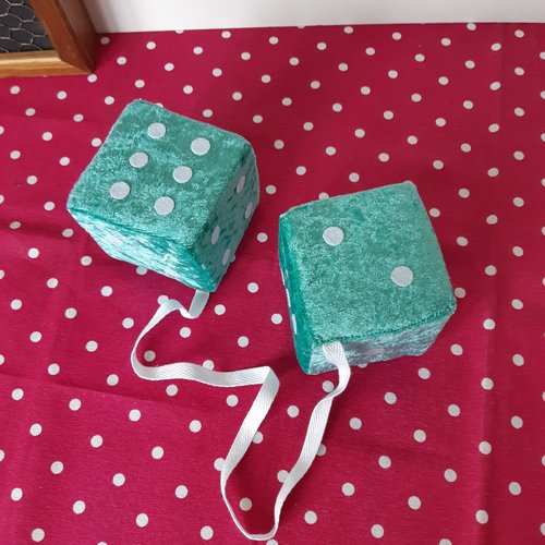 Fuzzy dices vert menthe