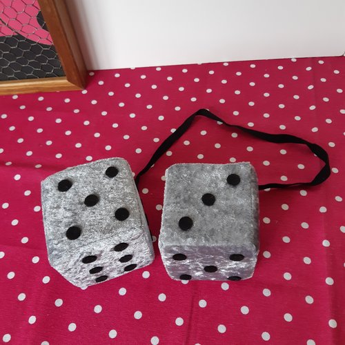 Fuzzy dices argenté