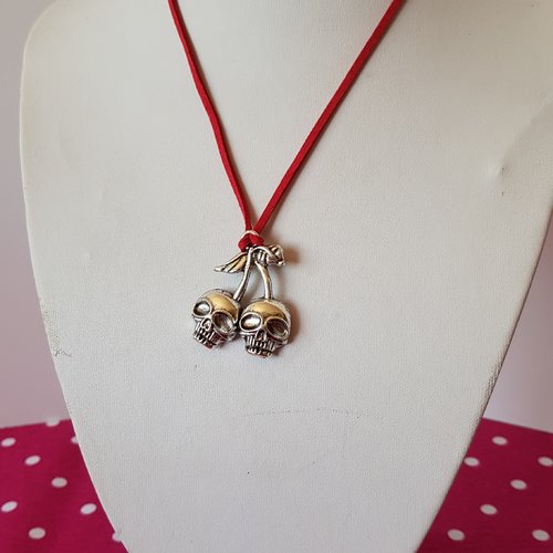 Collier cherry skull rouge