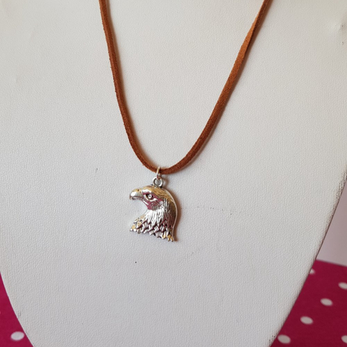 Collier aigle caramel