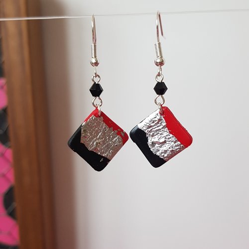 Boucles demi argentées black & red