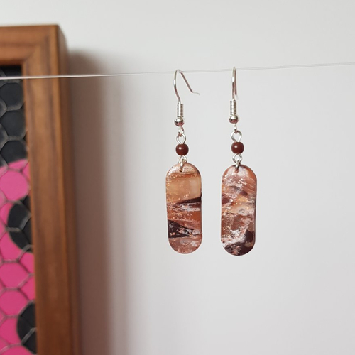 Boucles marbre brun