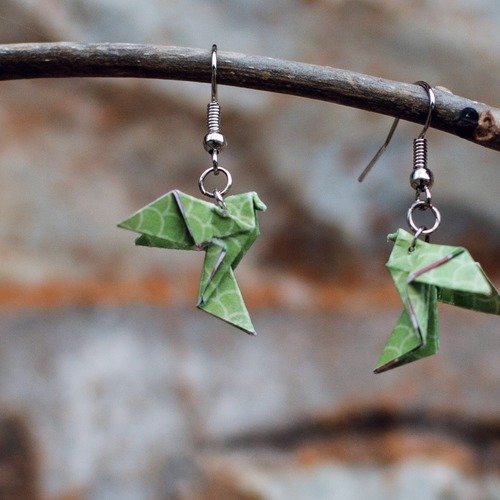 Colombes vertes en origami - boucles d'oreilles pendantes
