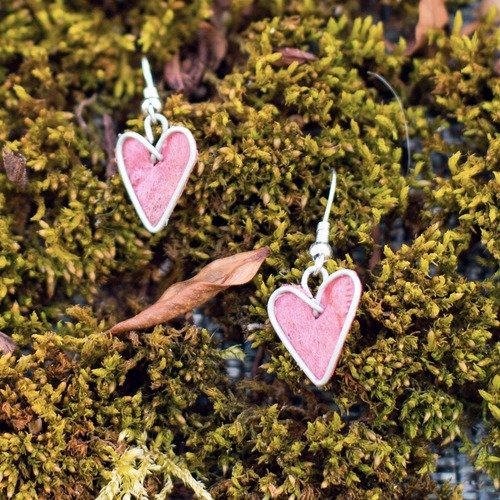 Coeur en fil de fer et sachet de thé - boucles d'oreilles pendantes