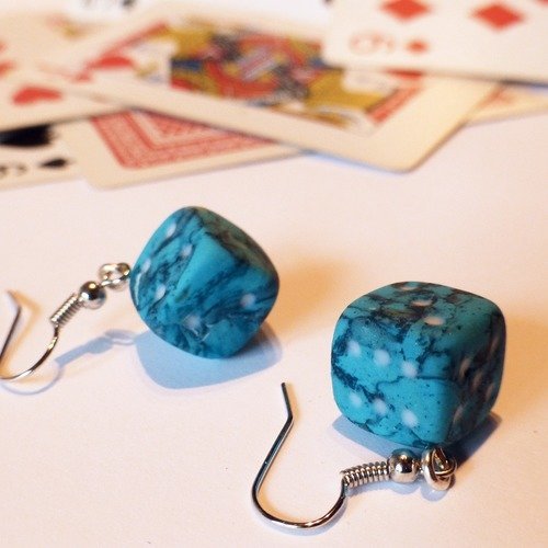Dés bleus pour joueurs émérites  - boucles d'oreilles pendantes