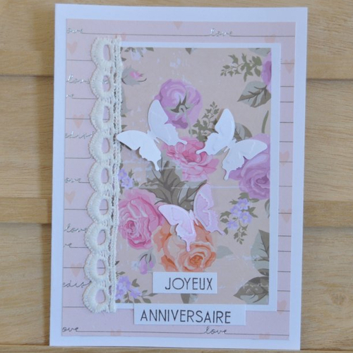 Carte double de joyeux anniversaire "roses et papillons"