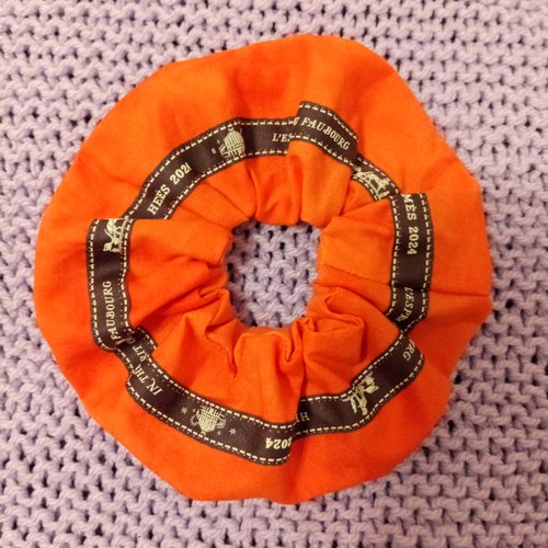Chouchou upcyclé à partir de ruban hermès