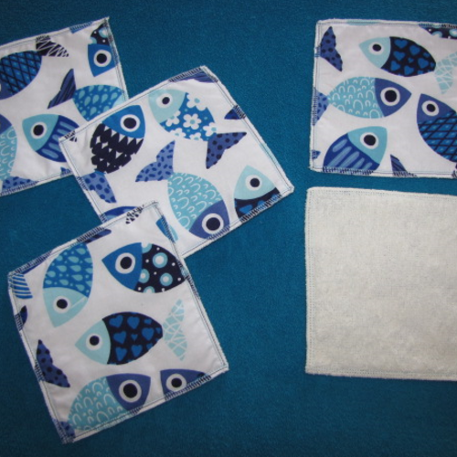 Lot de 5 maxi lingettes lavables ou debarbouillettes 15 x 15 cm coton / éponge motif poissons bleu et blanc