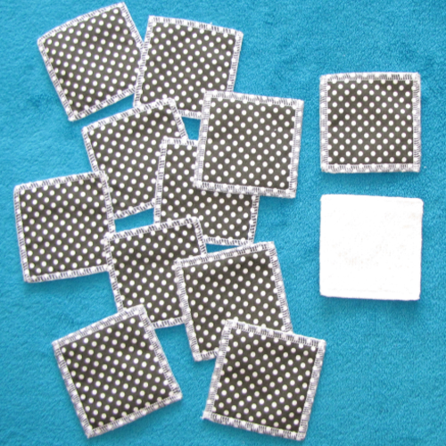 15 carrés démaquillants lavables 8 x 8 cm coton et éponge motif pois