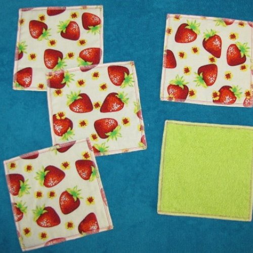 Lot de 5 maxi lingettes lavables ou debarbouillettes 15 x 15 cm coton / éponge motif fraises fond blanc
