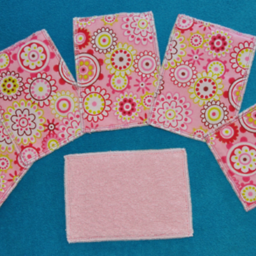 Lot de 12 lingettes lavables rectangle coton/éponge motif fleurs fond rose