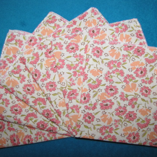 Lot de 6 mouchoirs en tissu coton lavables surjetés motif fleurs