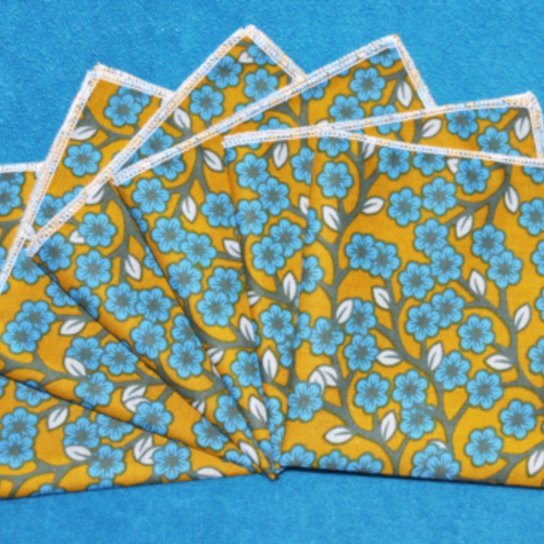 Lot de 6 mouchoirs en tissu coton lavables surjetés motif fleurs turquoise fond moutarde