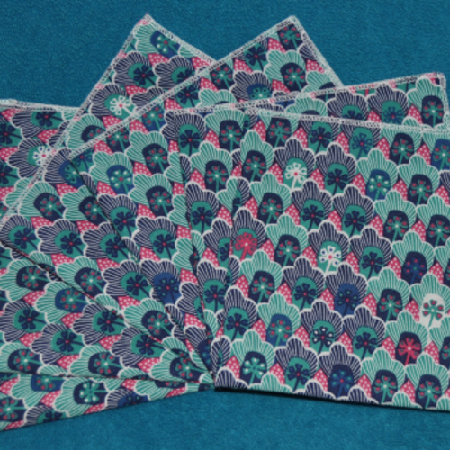 Lot de 6 mouchoirs en tissu coton lavables surjetés motif multi-fleurs