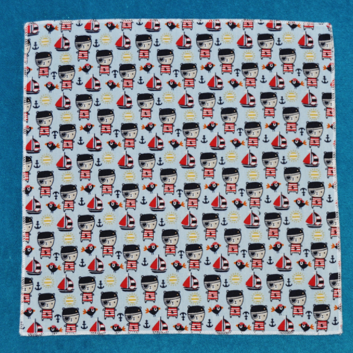 Lot de 6 mouchoirs en tissu coton lavables surjetés motif petits pirates