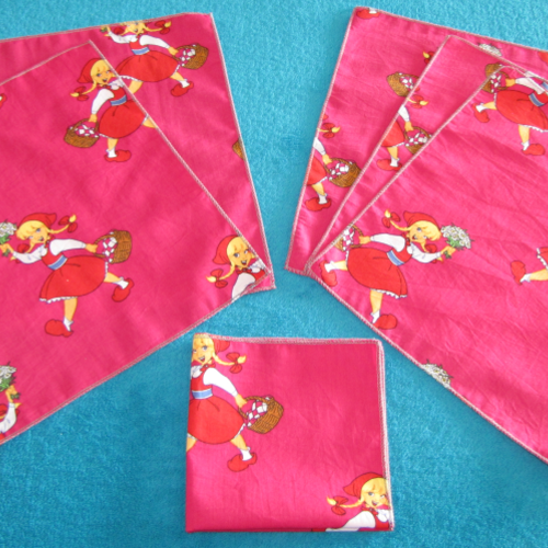 Lot de 6 mouchoirs en tissu coton lavables surjetés motif le petit chaperon rouge