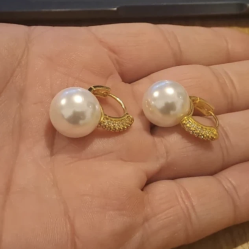 Créoles élégantes plaquées or et perles