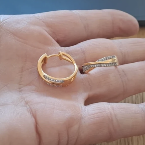 Créoles plaquées or 14 carats et zircons cubiques incrustés