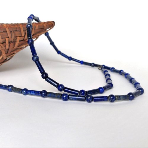 Collier lapis lapis lazuli naturel, perles rondes (6 mm) et tubes (13*4 mm). longueur au choix. homme, femme. pierres fines naturelles.