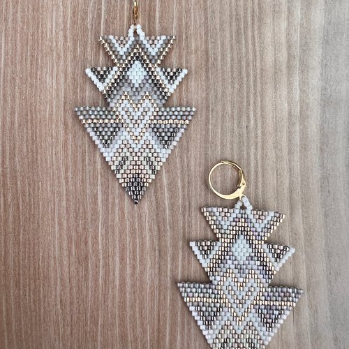 Boucles d’oreilles beige