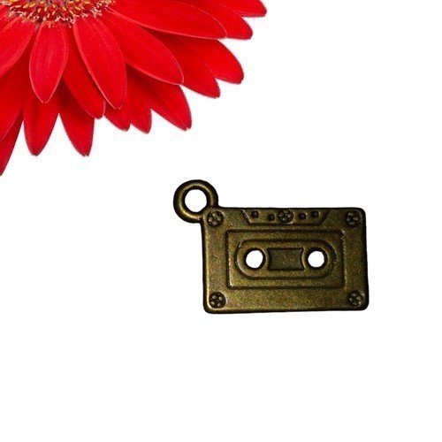 1 breloque pendentif cassette audio k7 couleur bronze