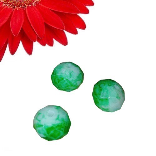 100 perles à facettes en verre couleur vert et blanc - déstockage