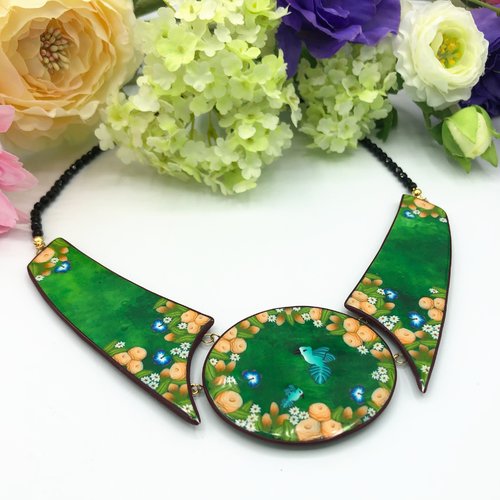 Collier heirloom roses fait main en pâte polymère avec le motif roses anciennes, couleur orange, fabriqué en france