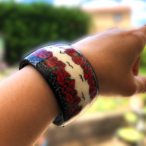 Bracelet manchette coquelicot fait main en pâte polymère, réglable, fabriqué en france