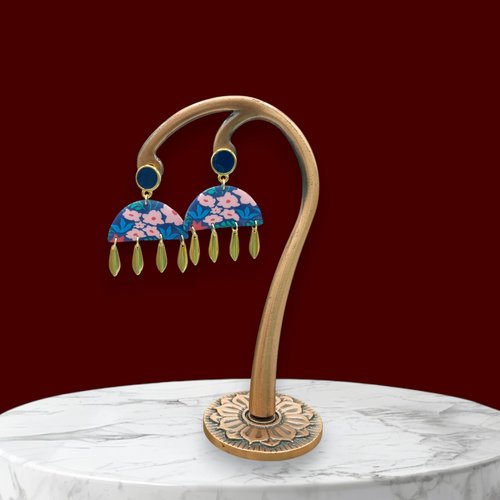 Boucles d'oreilles clou fantaisie botanic avec le motif floral, fabriqué en france