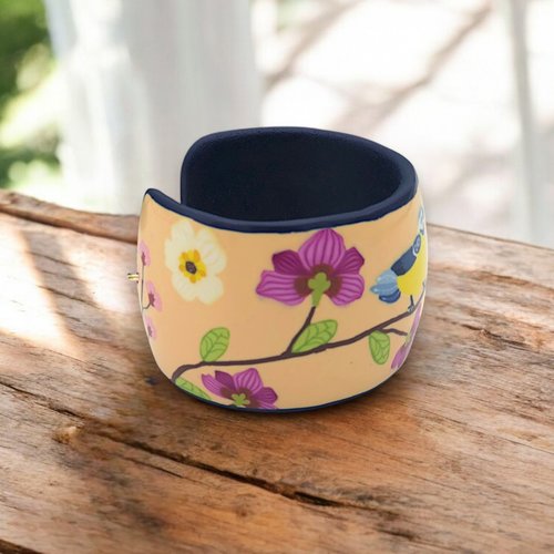 Bracelet manchette magnolia avec le motif fleurs magnolia, fabriqué en france