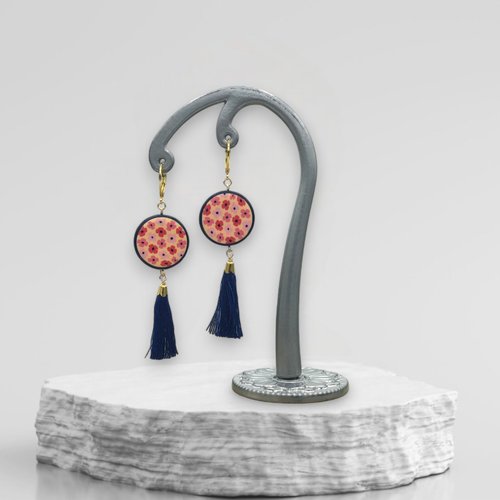 Boucles d'oreilles dormeuse magnolia avec le motif floral, forme ronde, fabriqué en france, 2 modèles au choix