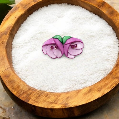 Broche flora sakura avec la forme des fleurs de cerisier fleuries, fabriquée en france