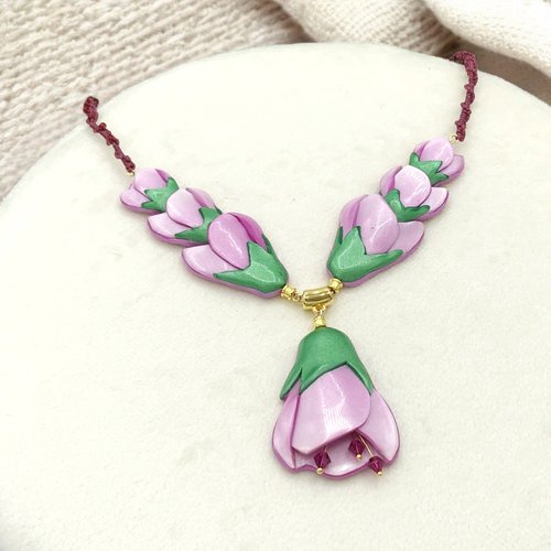 Collier flora sakura avec des fleurs de cerisier, fabriqué en france
