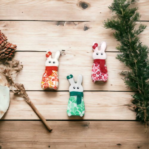 Broche lapineau aurora avec le motif floral, fabriquée en france, 3 couleurs au choix