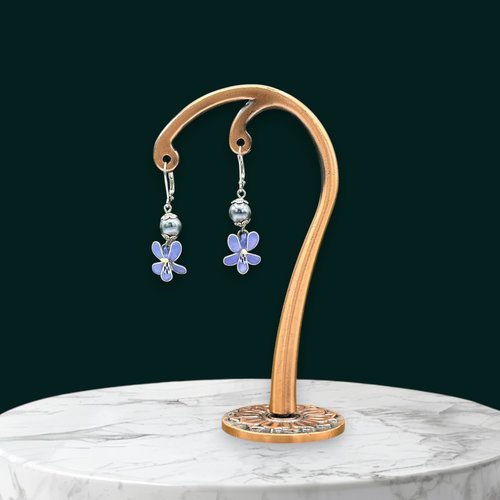 Boucles d'oreilles dormeuse fleur violette fait main en résine, fabriquées en france