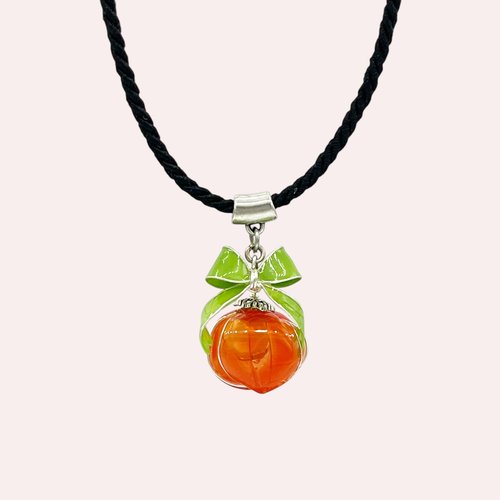 Collier pendentif physalis fait main en résine, fabriquées en france