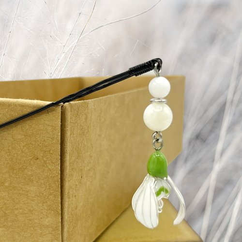 Epingle fleur perce-neige fait main en résine, fabriquée en france, 2 modèles au choix