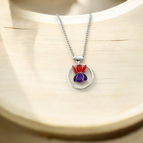 Collier pendentif fleur fuchsia fait main en résine, fabriqué en france, 5 couleurs au choix