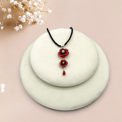 Collier pendentif coquelicot fait main en résine, fabriqué en france