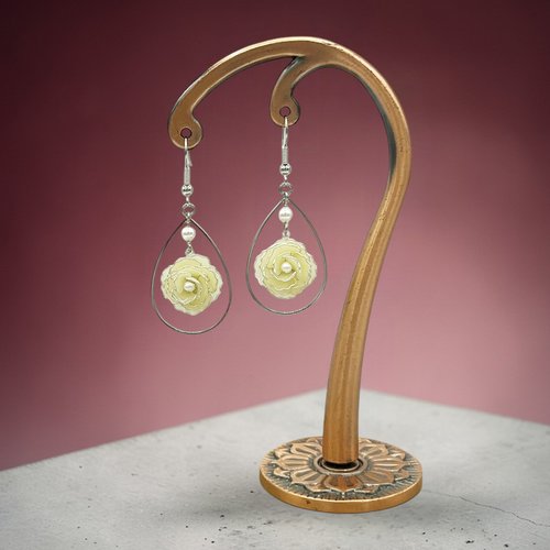 Boucles d'oreilles pendantes à fleur rose faites main en résine, type crochet, fabriquée en france, 4 couleurs au choix
