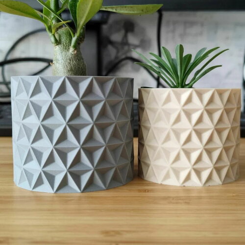 Vase motif triangle