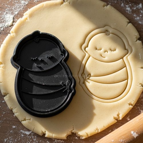 Emporte-piece bebe emmaillote 8 cm - moule biscuit baby shower