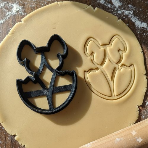 Emporte-piece artisanal poussin dans sa coquille 8 cm pour biscuits