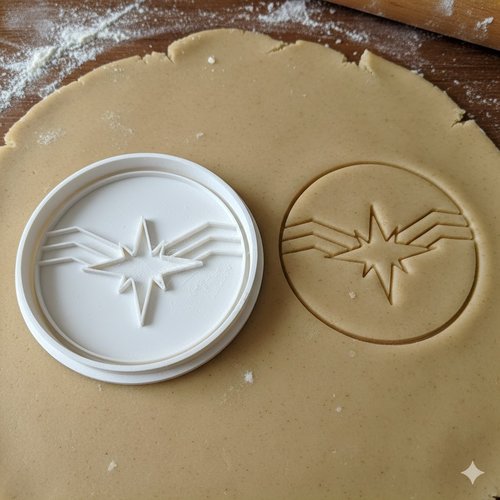 Emporte-piece captain marvel 8 cm - moule a biscuits artisanal