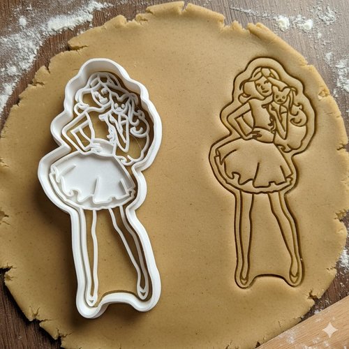 Emporte-piece barbie et son chiot - moule a biscuit 8 cm