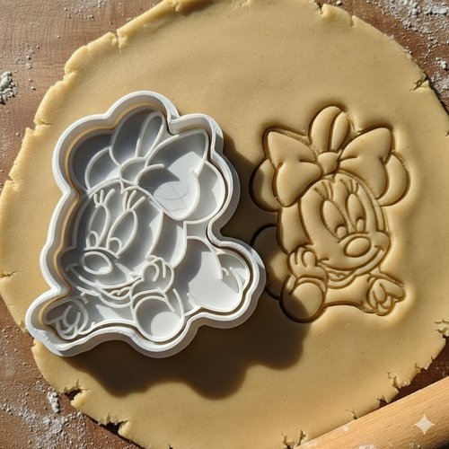 Emporte-piece minnie mouse pour biscuits et pate a sucre 8 cm