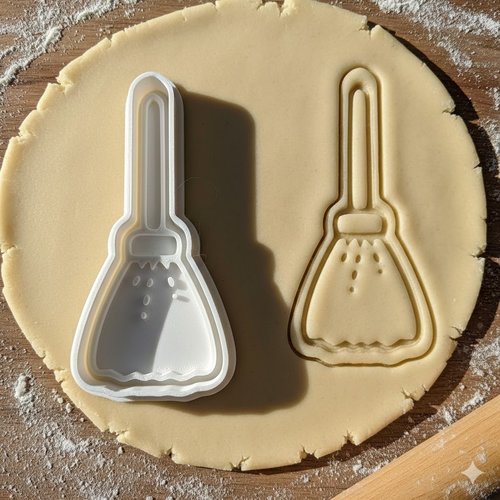 Emporte-piece balai de sorciere 8 cm - moule biscuit halloween